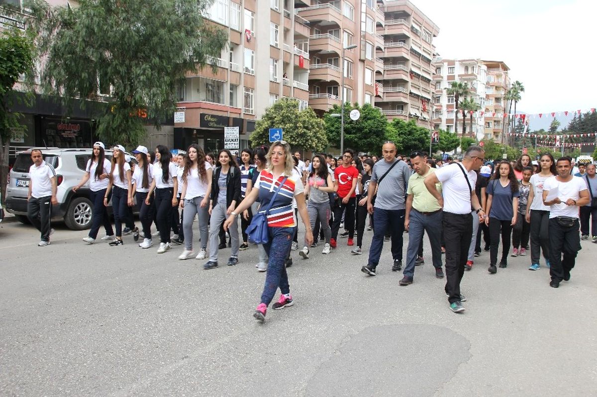 Hatay\'da Gençlik Yürüyüşü