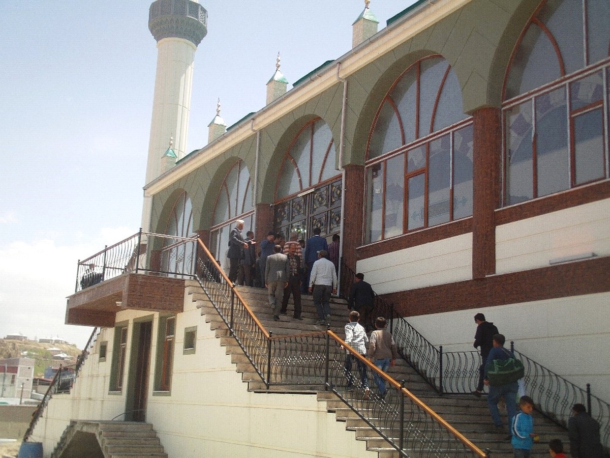 İmam-ı Şafii Camii\'nde İlk Cuma Namazı