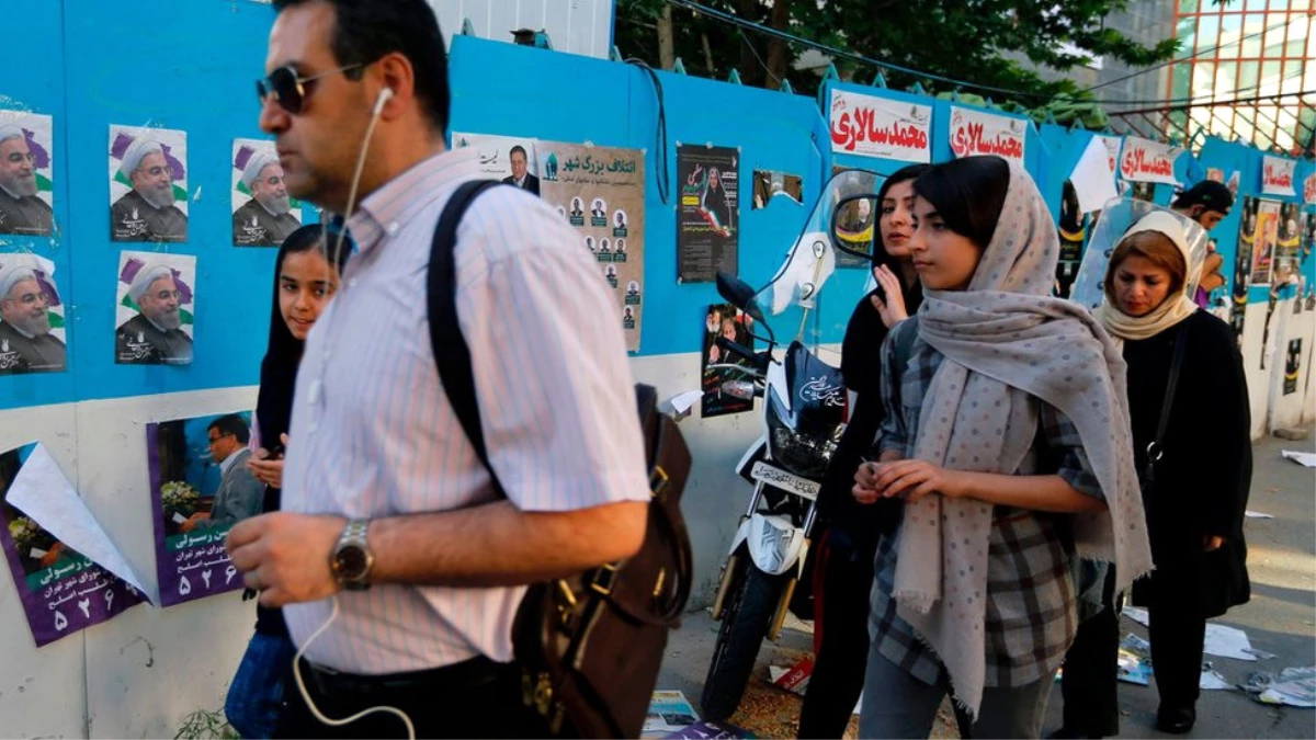 İran\'da Halk Cumhurbaşkanlığı Seçimi İçin Sandık Başında