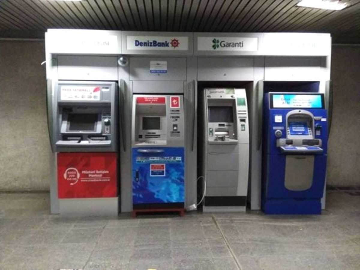 İstanbul Metrosuna Atm\'ler Tekrar Yerleştirildi
