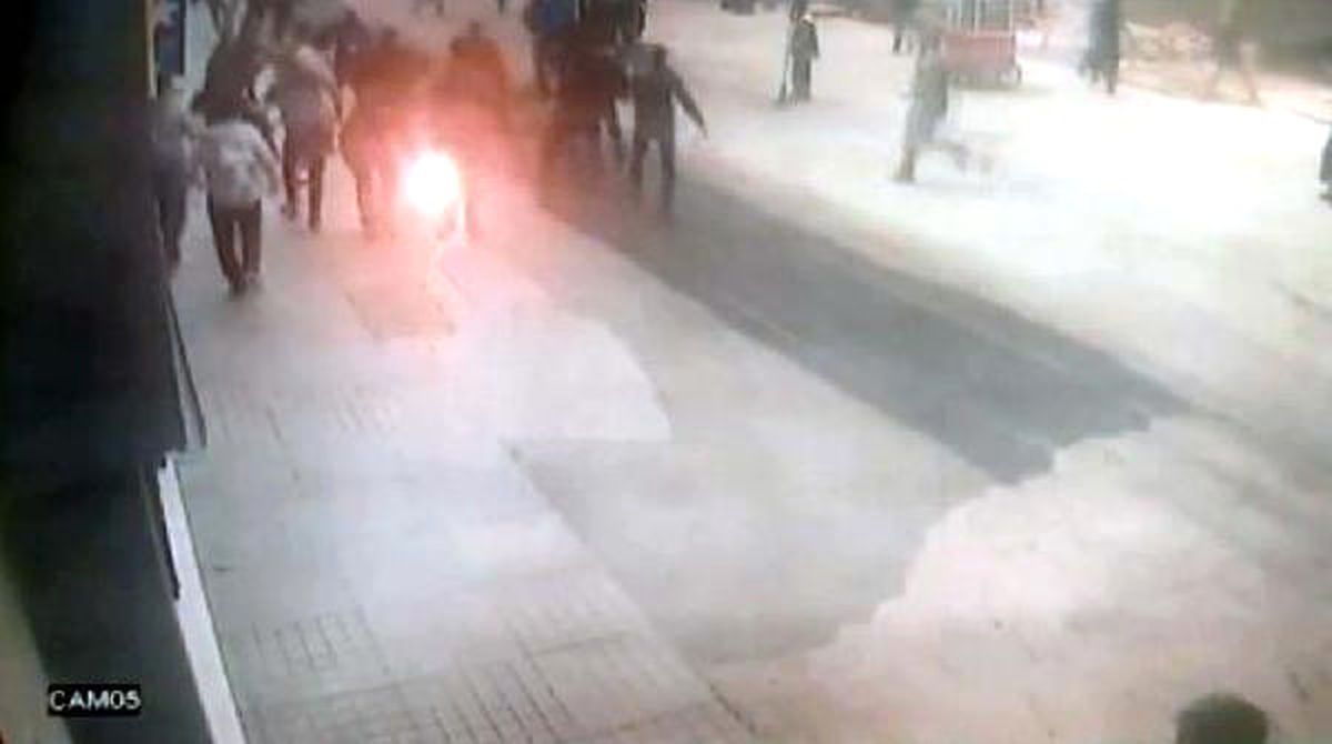 İstiklal Caddesi\'ndeki Taraftar Kavgası Güvenlik Kamerasında