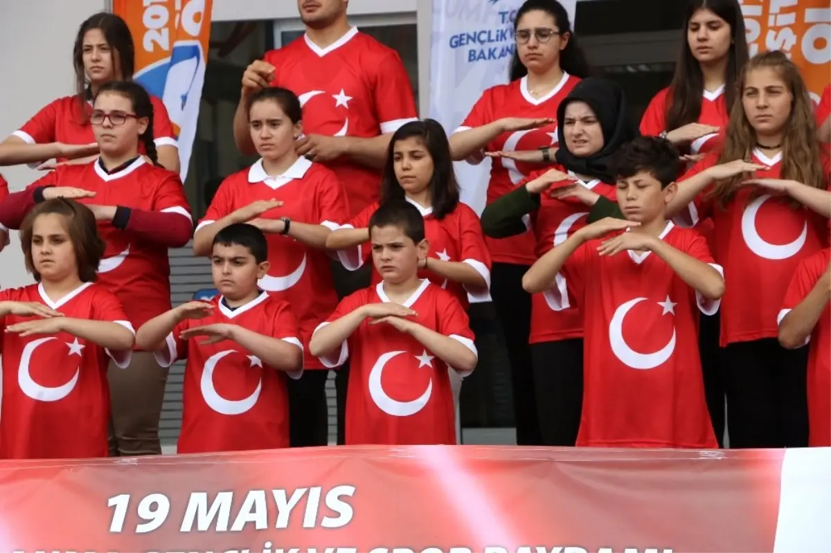 İstiklal Marşı\'nı Bir de Onlardan Dinleyin