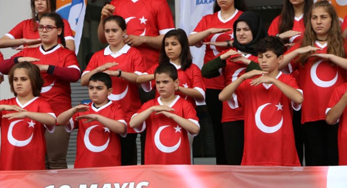 İstiklal Marşı\'nı İşaret Diliyle Okudular