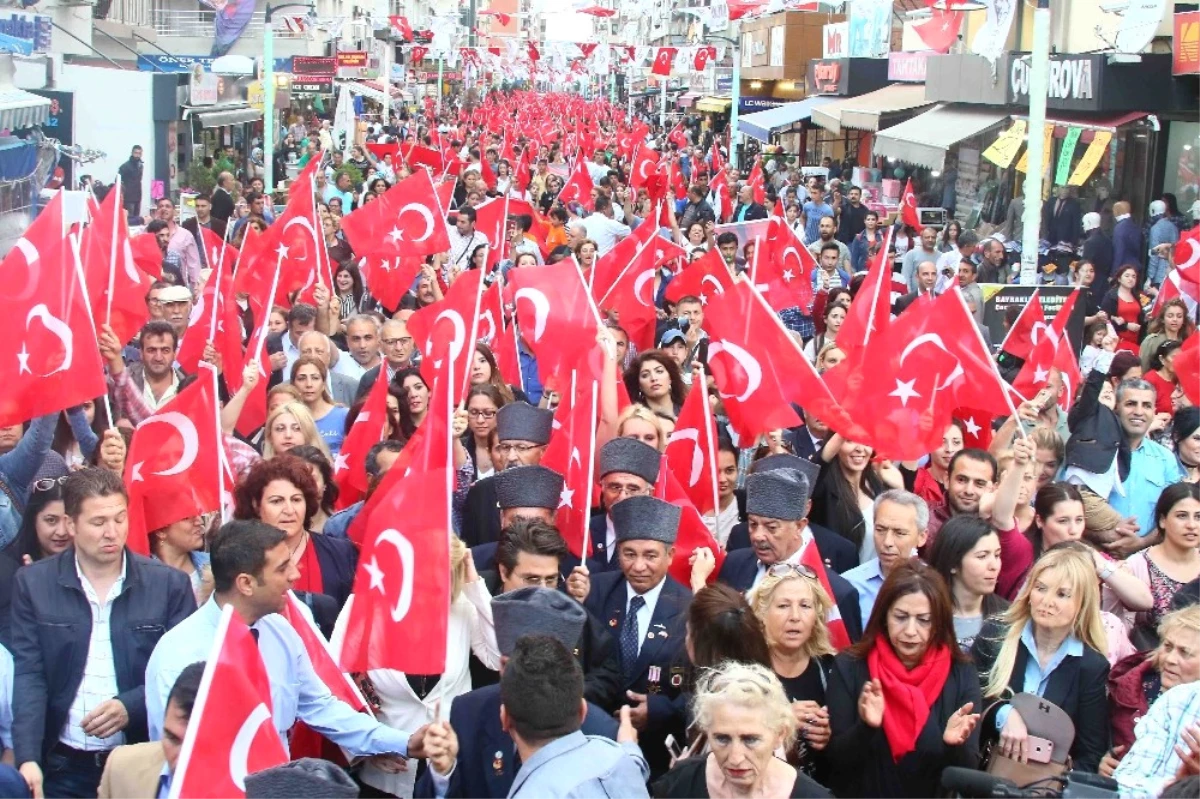 İzmir\'in İlçelerini 19 Mayıs Coşkusu Sardı