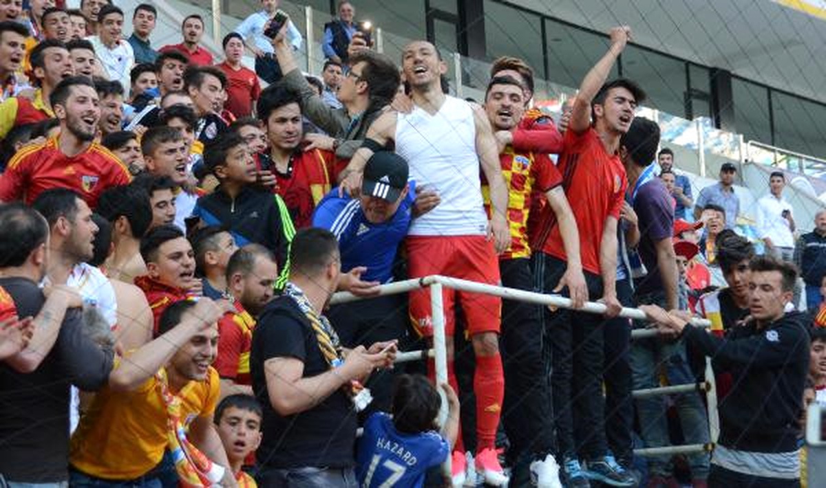 Kayserisporlu Umut Bulut: "Kümede Kalmanın Sevincini Yaşıyoruz"