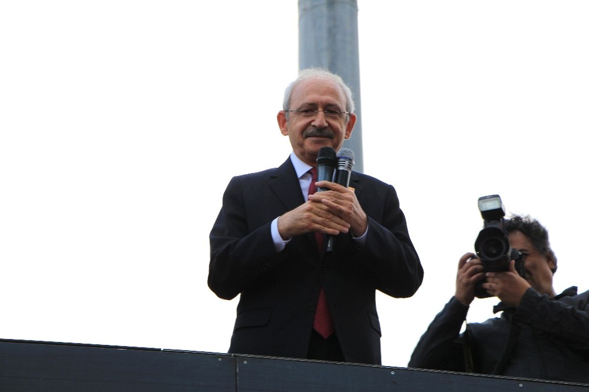 Kılıçdaroğlu, Beşiktaş\'taki 19 Mayıs Kutlamalarına Katıldı