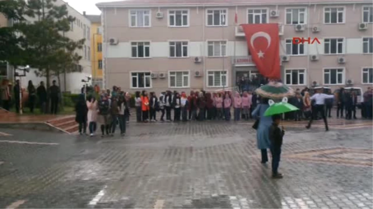 Konya Kadınhanı\'nda Yağmur Altında 19 Mayıs Kutlaması