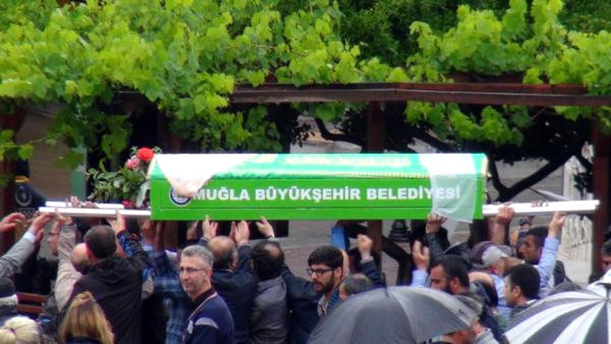 Liseli Yonca ve Melek, El Ele Tutuşup Uçurumda İntihar Etti (3)