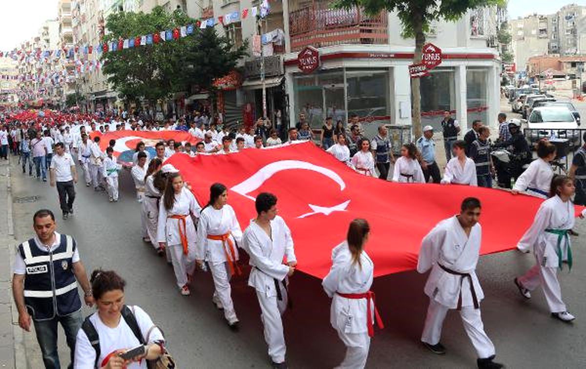 Mersin\'de Coşkulu 19 Mayıs Kutlamaları