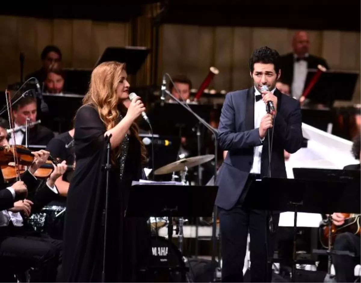 Mert Fırat ve Jülide Özçelik Büyüledi