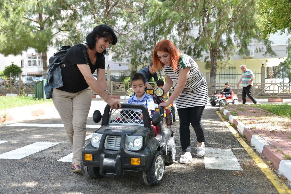 Özel Çocuklar Trafik Park\'ta