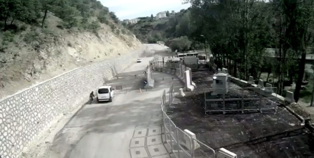 Polis Noktasına Yapılan İntihar Saldırısı Güvenlik Kameralarına Yansıdı