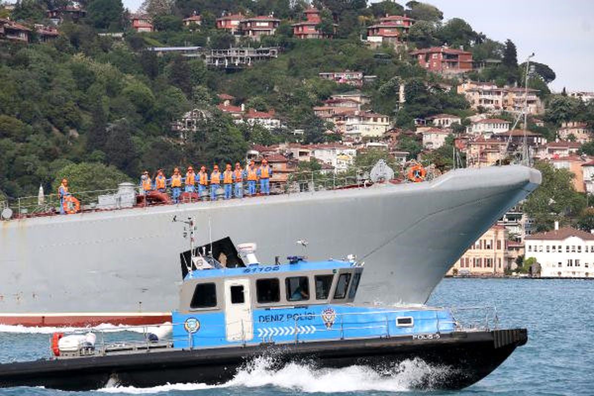 Rus Savaş Gemisi Boğazdan Geçti