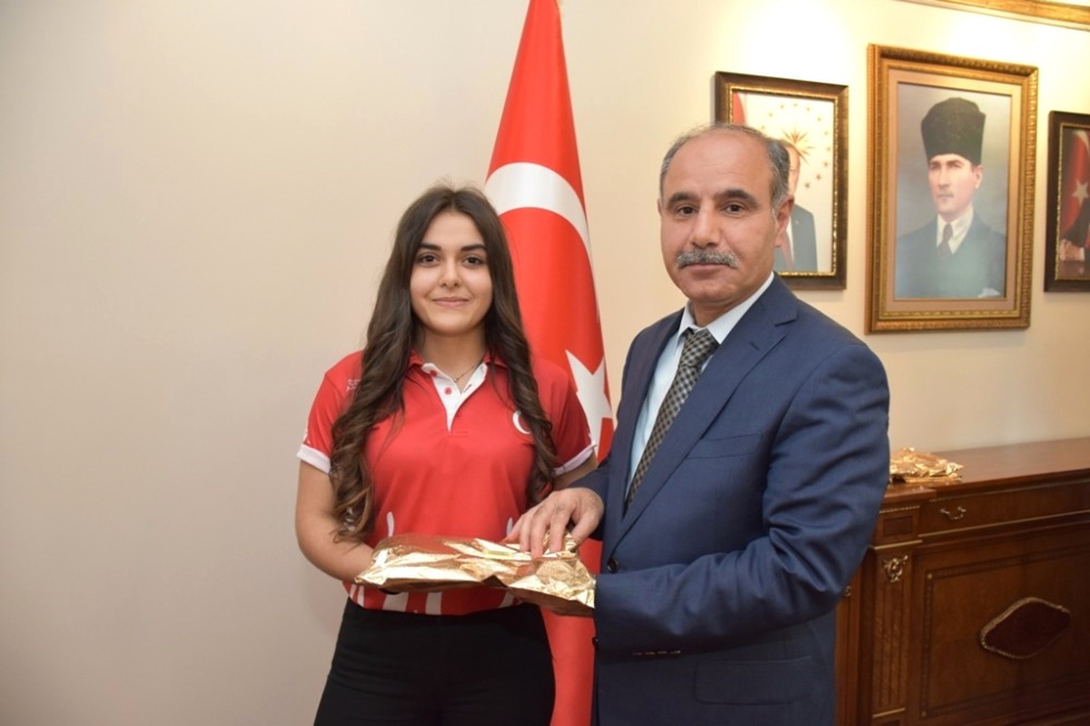 Şampiyon Sporculardan Vali Aktaş\'a Ziyaret