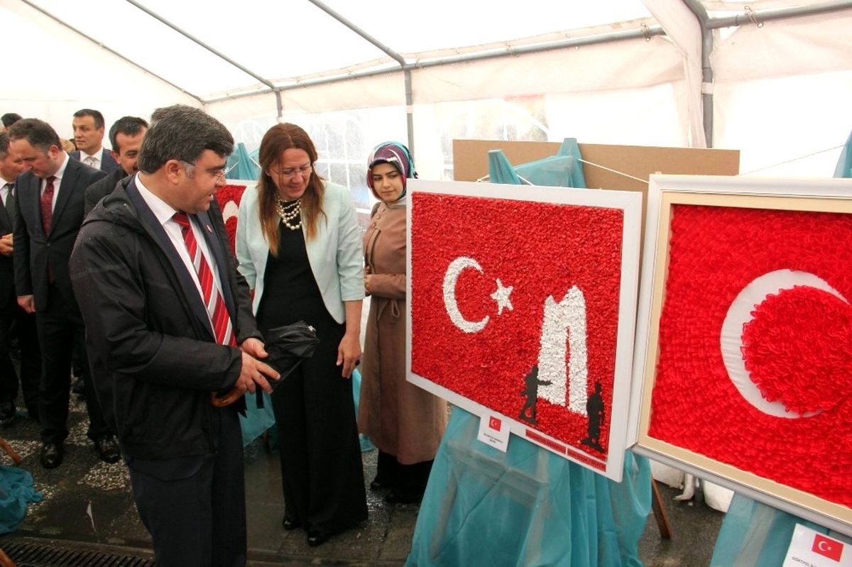Şehitler İçin "81 İl 81 Bayrak" Sergisi