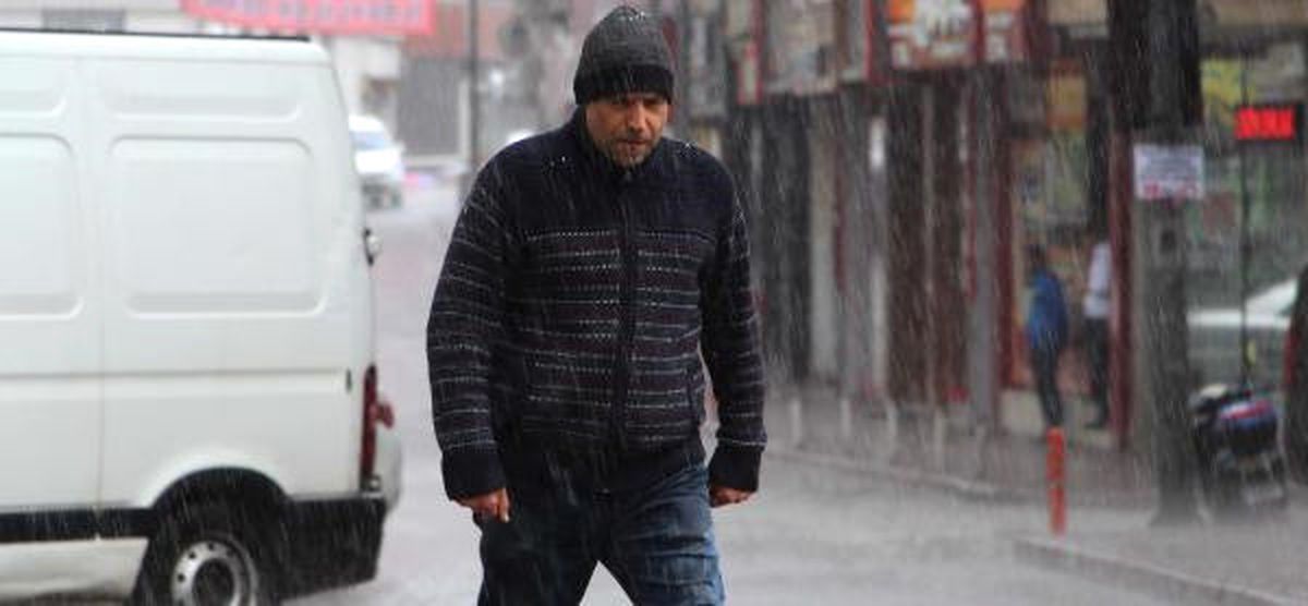 Sivas\'ta Ani Yağmur Hayatı Olumsuz Etkiledi