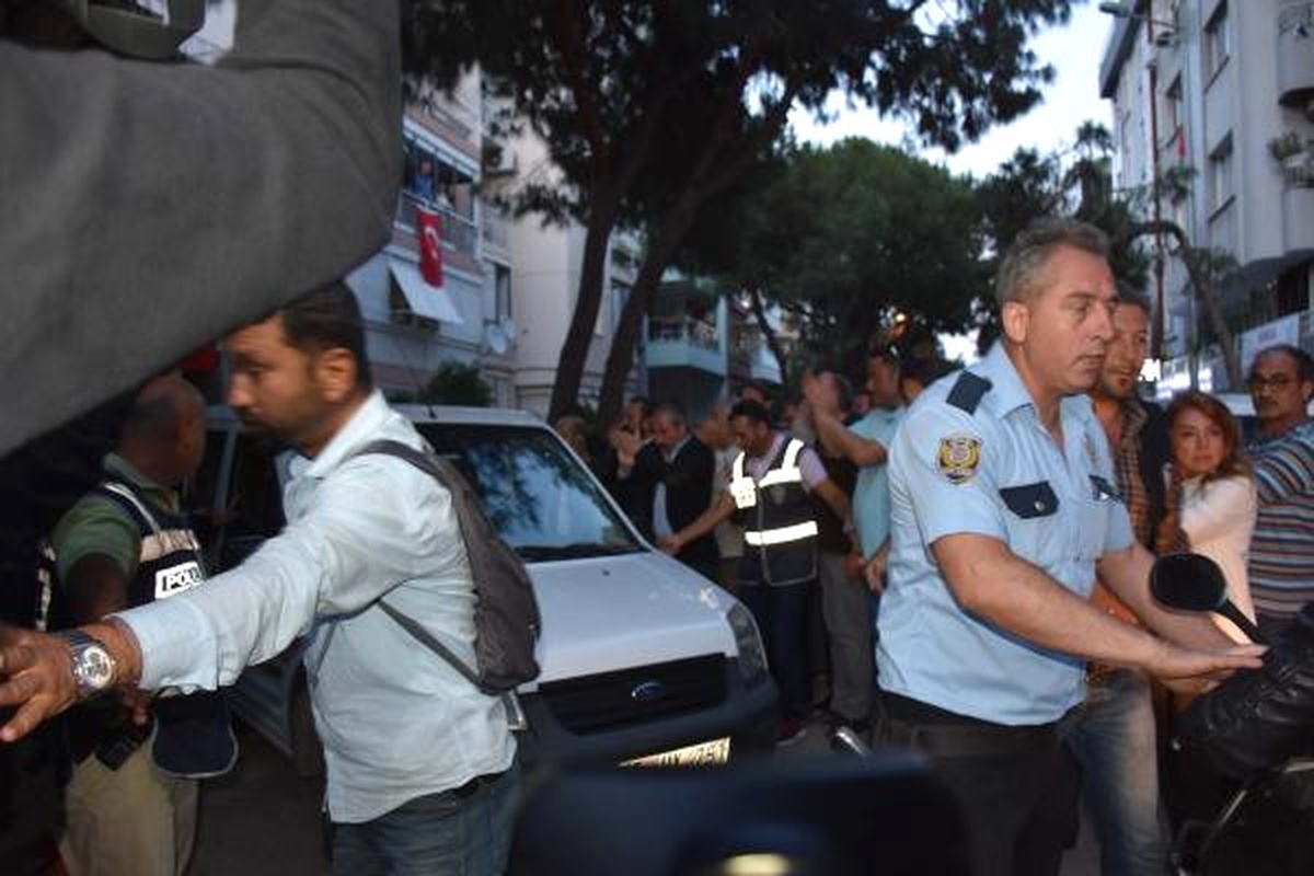Sözcü Gazetesi İzmir Muhabiri Gökmen Ulu Gözaltına Alındı (2)