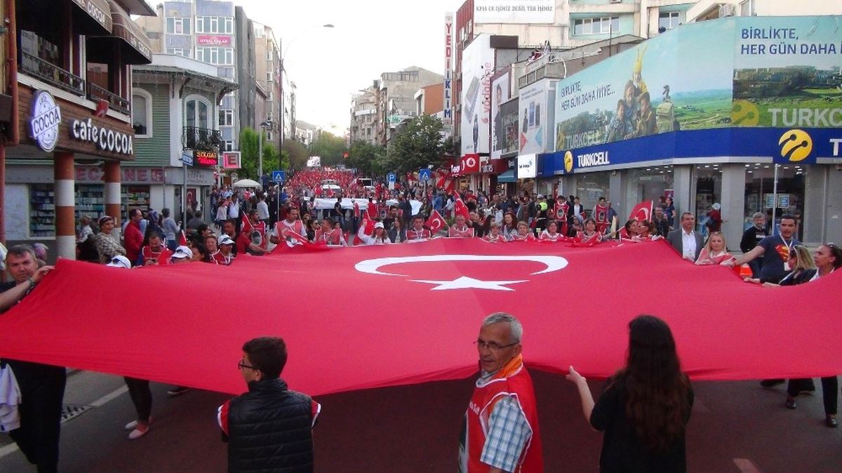 Tekirdağ\'da Dev 19 Mayıs Yürüyüşü