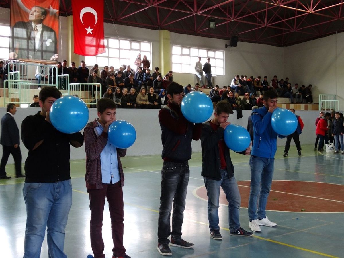Törene, Çuvalla Koşma, Balon Patlatma, Yumurta Taşıma ve Halat Çekme Yarışması Damga Vurdu