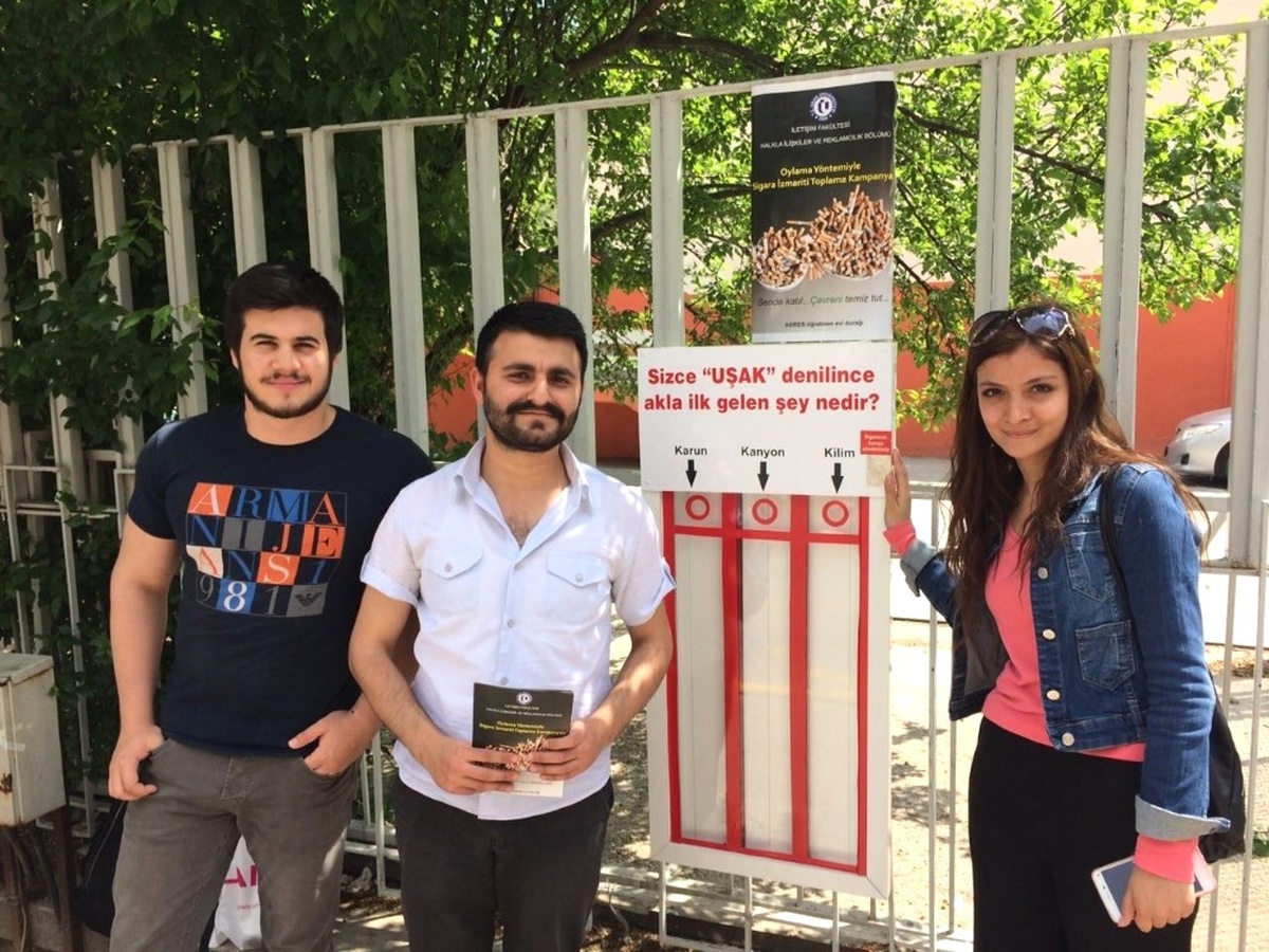 Uşak\'ta Oylar Sigara İzmariti Panolarına Atılıyor