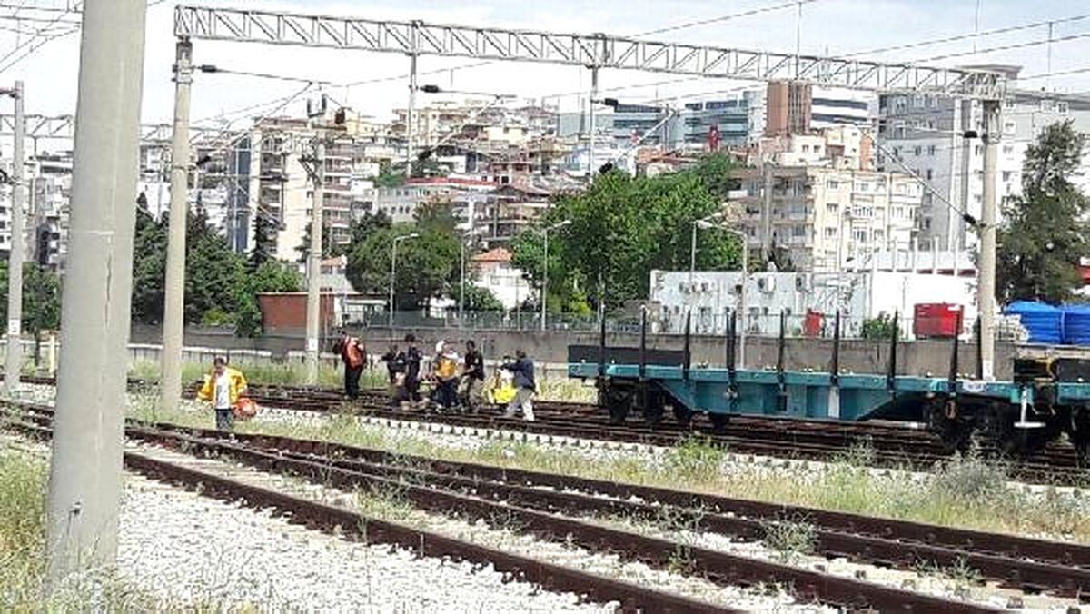 Vagon Üstündeki Tellerden Akıma Kapılan Çocuk Yaralandı (2)- Yeniden