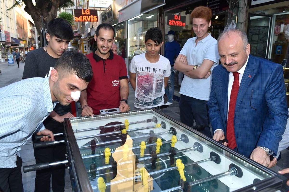 Vali Çakacak\'tan Esnaf Ziyareti