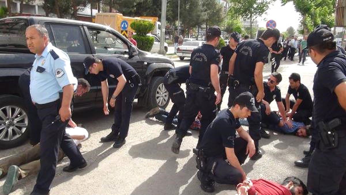 Valilik Önündeki Kavgaya Biber Gazlı Müdahale: 7 Gözaltı