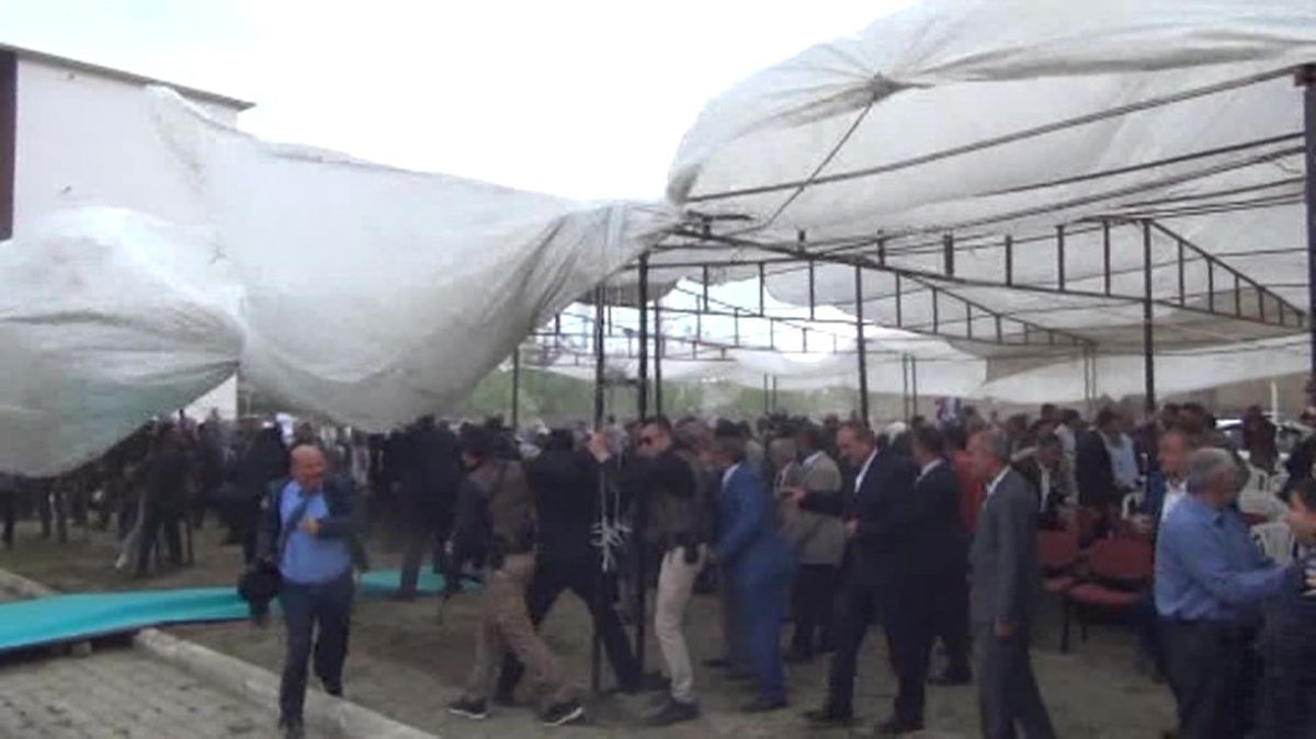 Van\'da Diyanet İşleri Başkanı Görmez ve Davetliler Ölümden Döndü