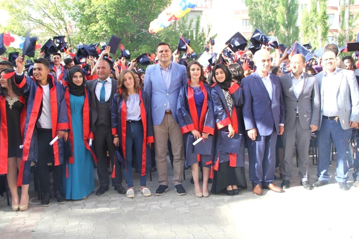 Van\'da Muhteşem Mezuniyet Töreni