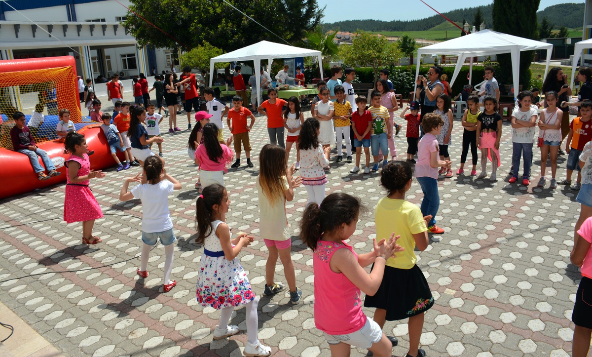 Yılın yorgunluğunu "Bahar Şenliği"nde attılar