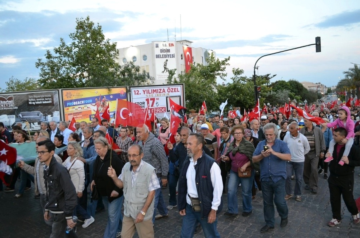 19 Mayıs\'ta Didim\'de Fener Alayı Düzenlendi