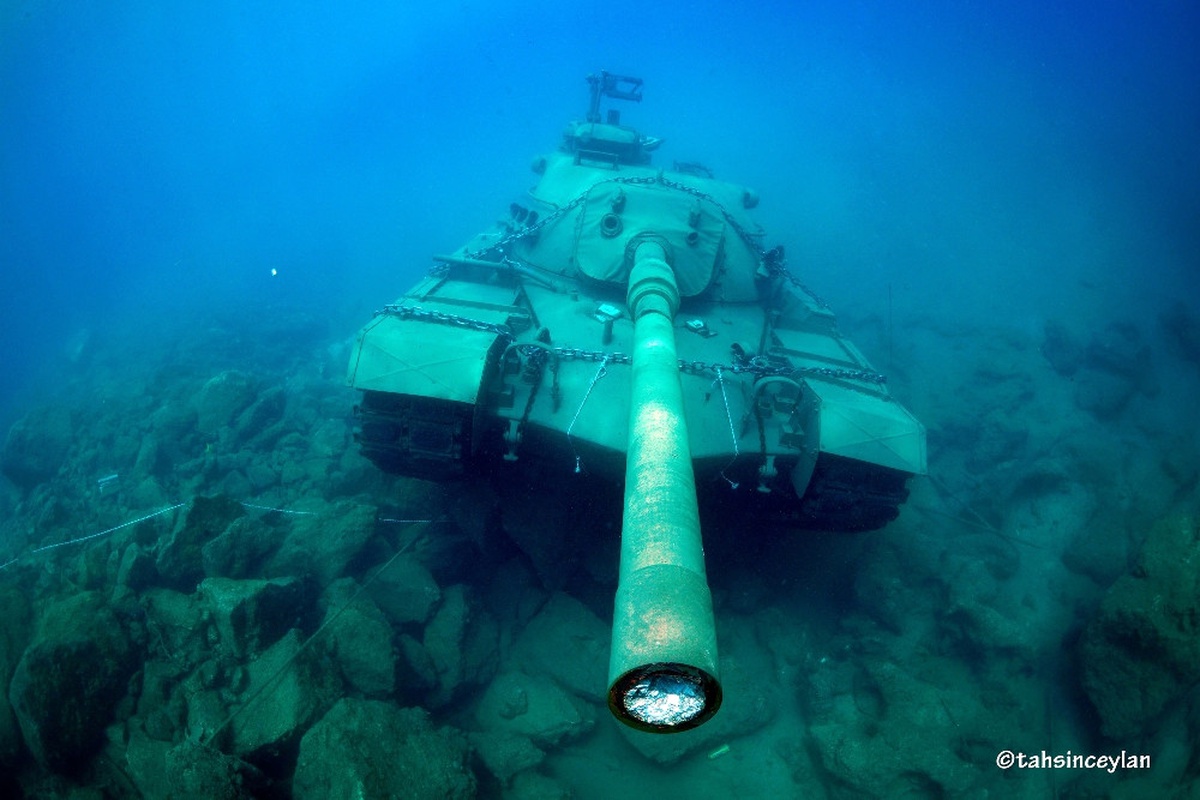 45 Tonluk Tank Akdeniz\'in Derinliklerinde