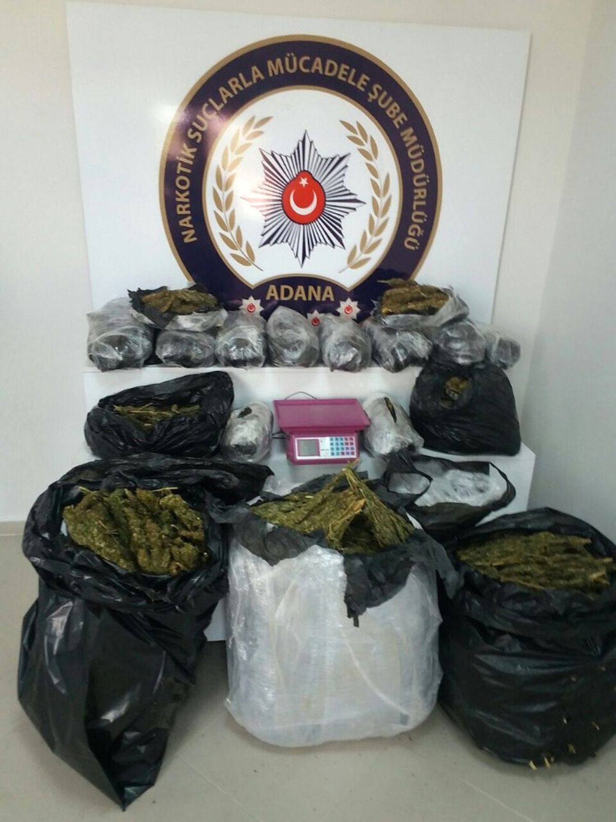 Adana\'da Şafak Vakti Narkotik Operasyonu