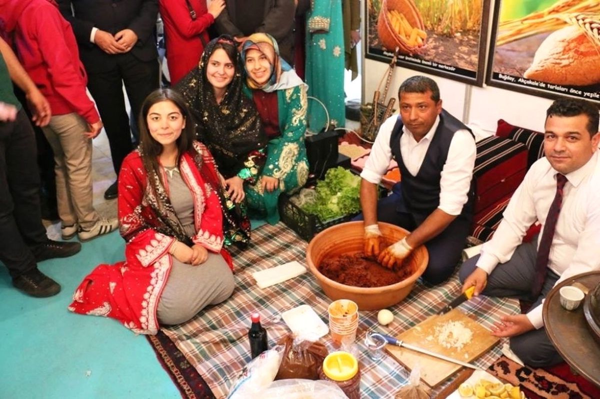 Akçakale\'den Çiğ Köfte Şov