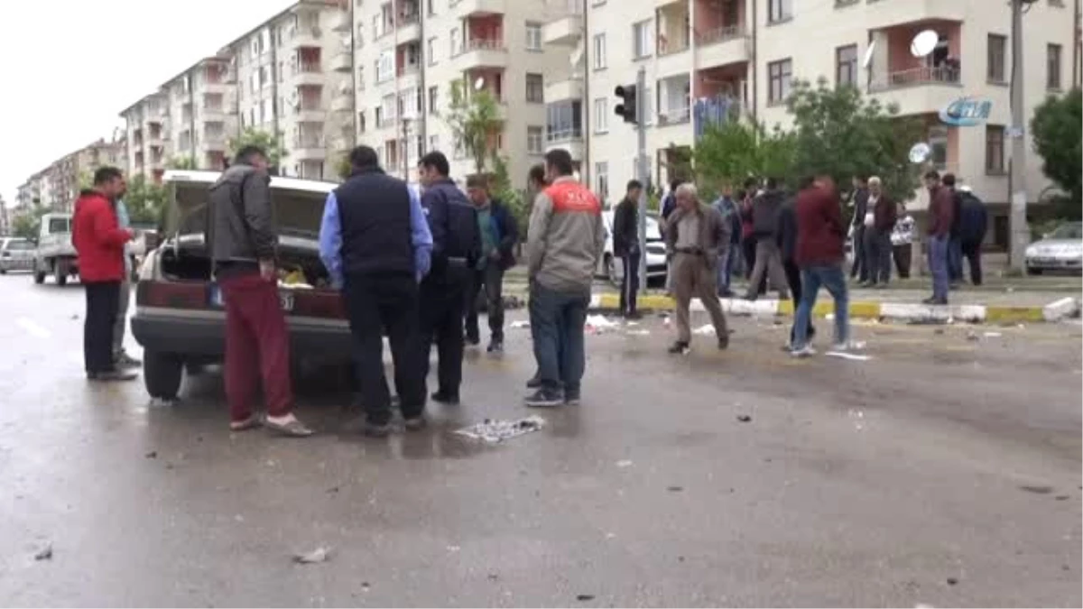 Aksaray\'da İki Otomobil Çarpıştı: 2 Ağır Yaralı