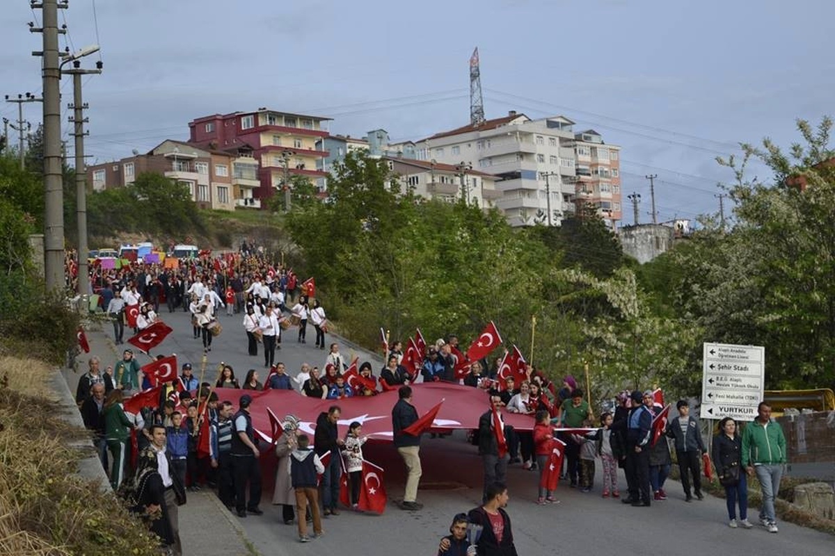 Alaplı\'da Fener Alayı Düzenlendi