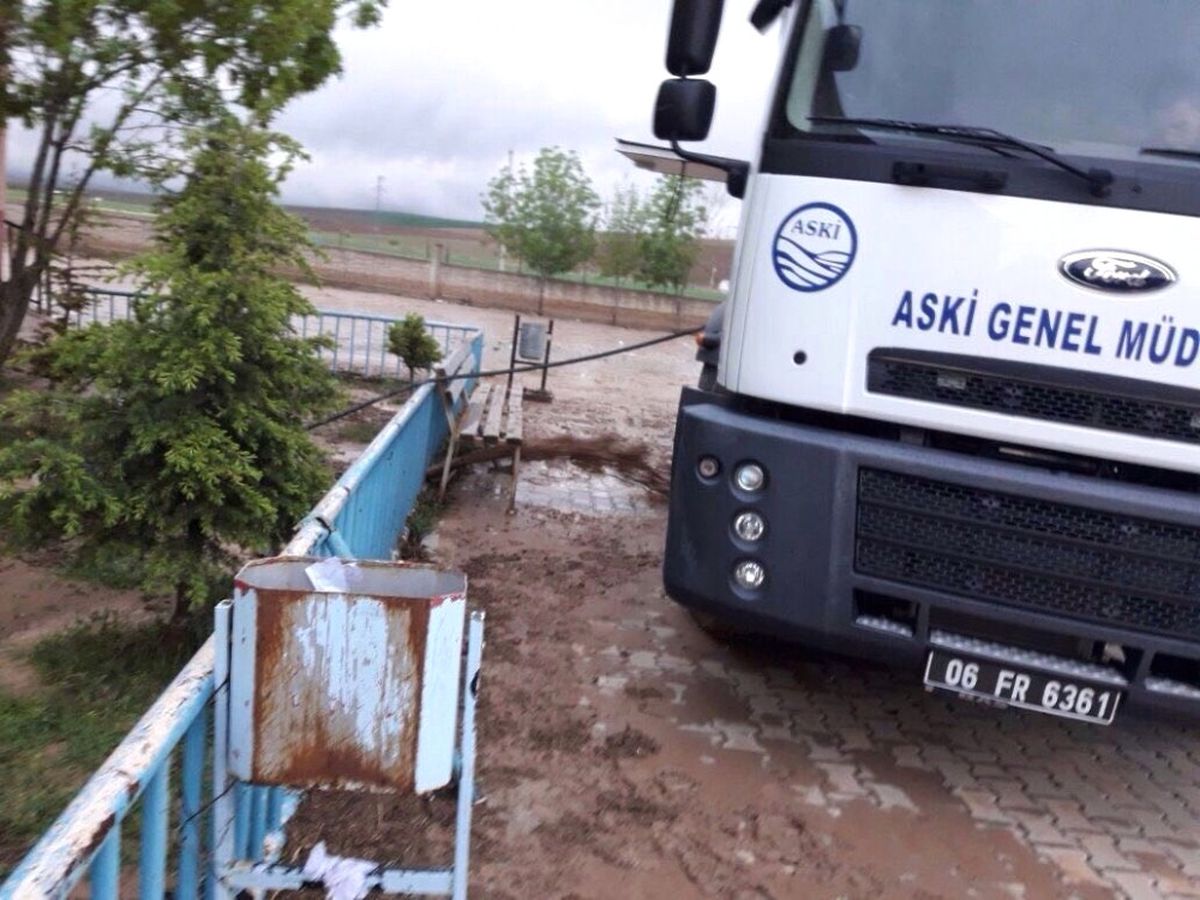 Ankara\'da Şiddetli Yağmur Hayatı Olumsuz Etkiledi