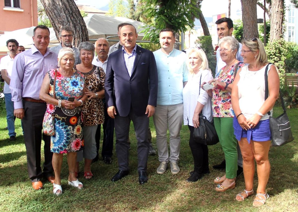 Bakan Çavuşoğlu Alanya\'daki Yerleşik Almanlarla Görüştü