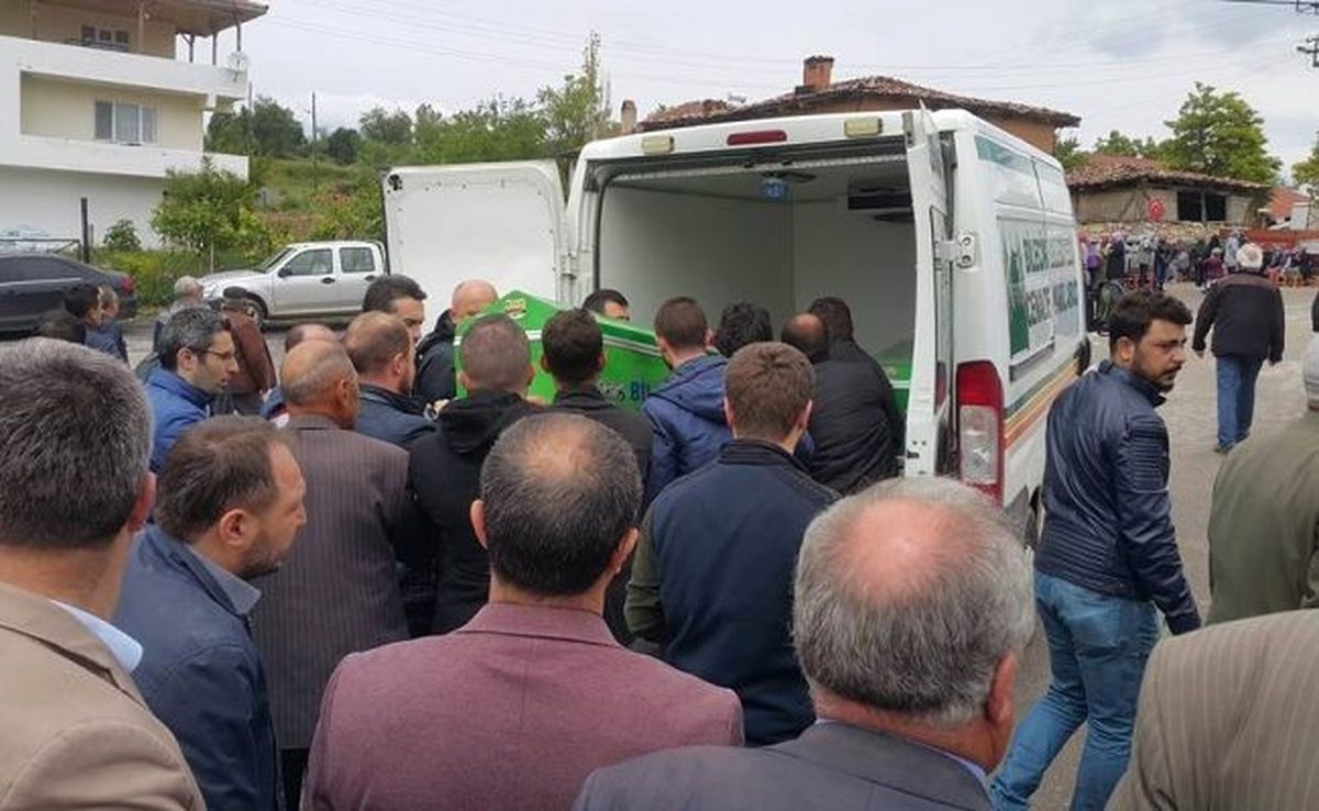 Balon Şişirirken Aort Damarı Yırtılan Kadın Bilecik\'te Toprağa Verildi