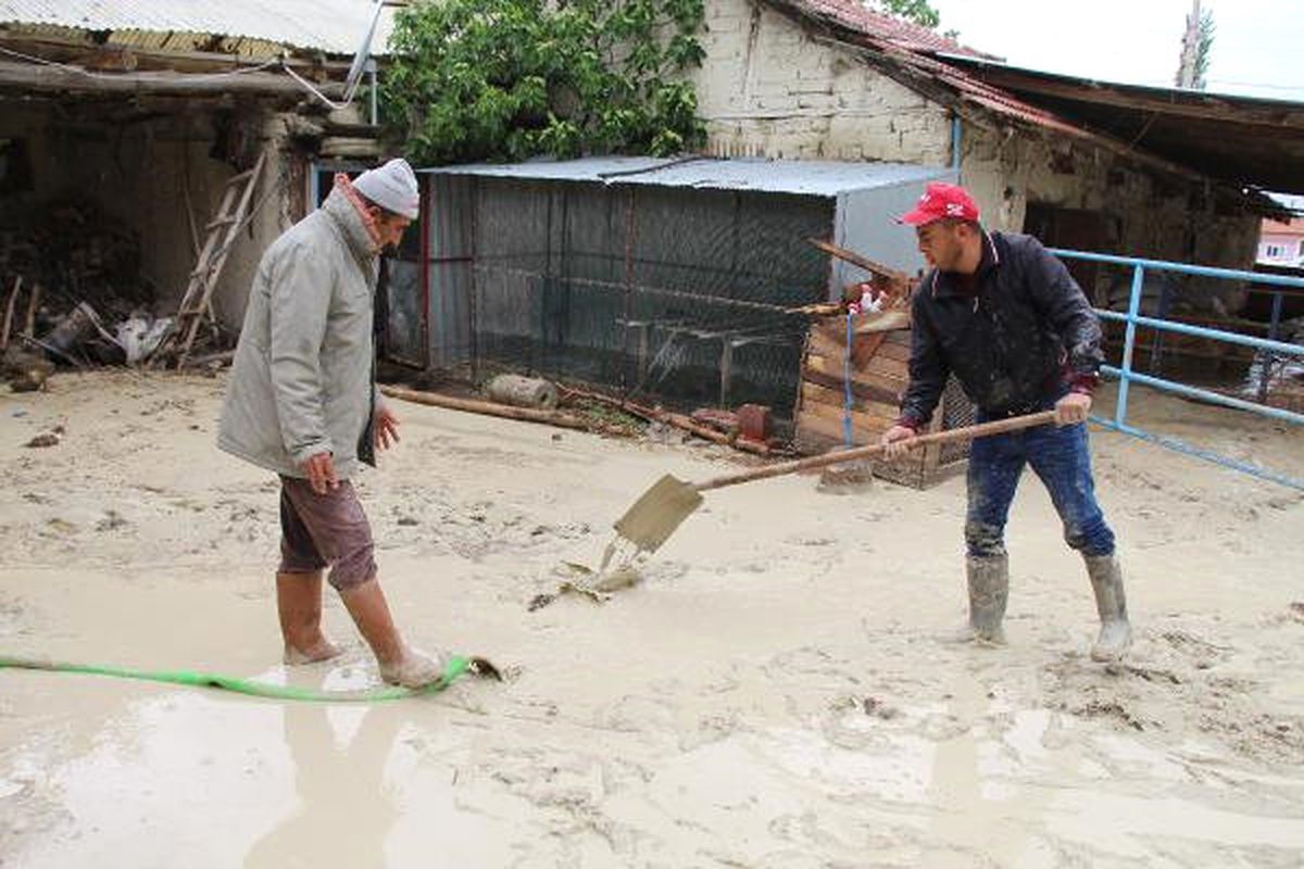 Burdur\'da Sağanak Sele Neden Oldu
