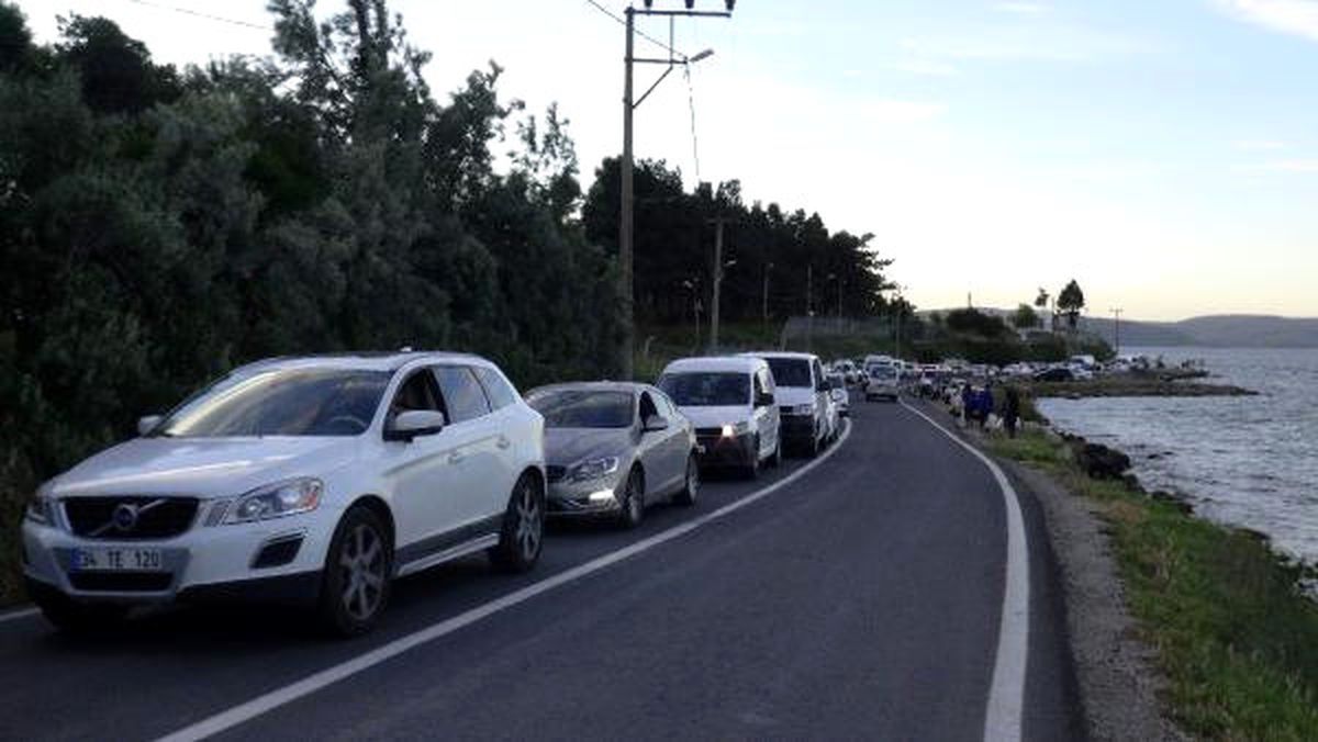 Çanakkale\'de 3 Kilometrelik Araç Kuyruğu