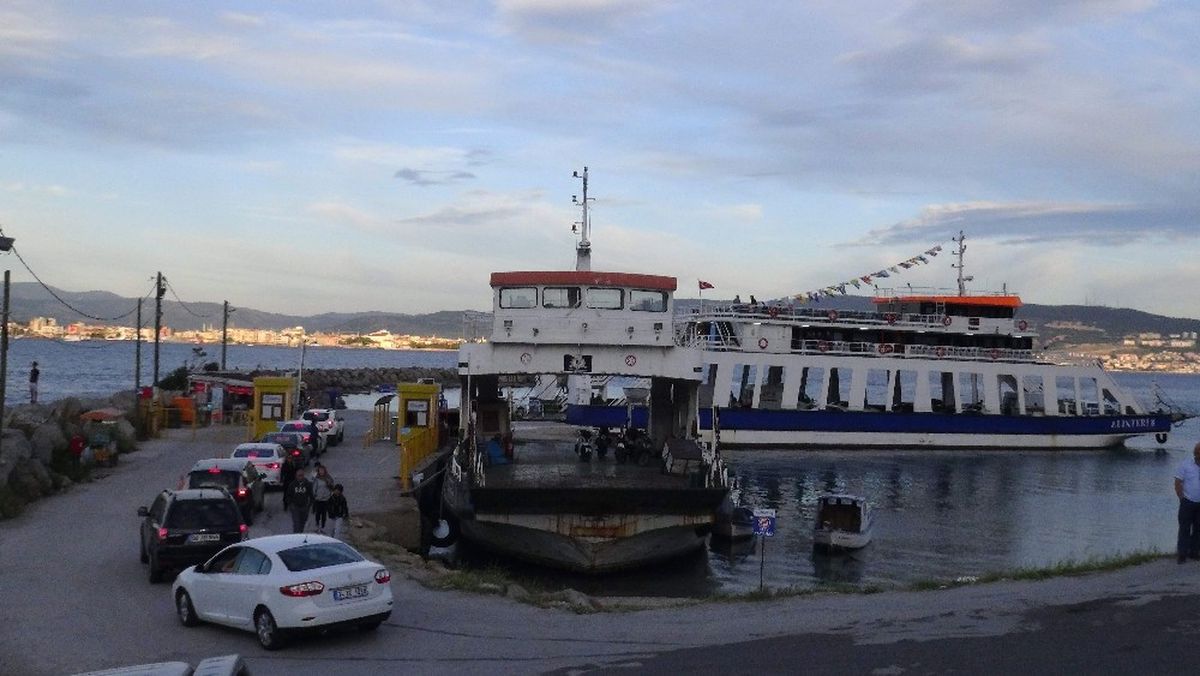 Çanakkale\'de Tatilci Yoğunluğu