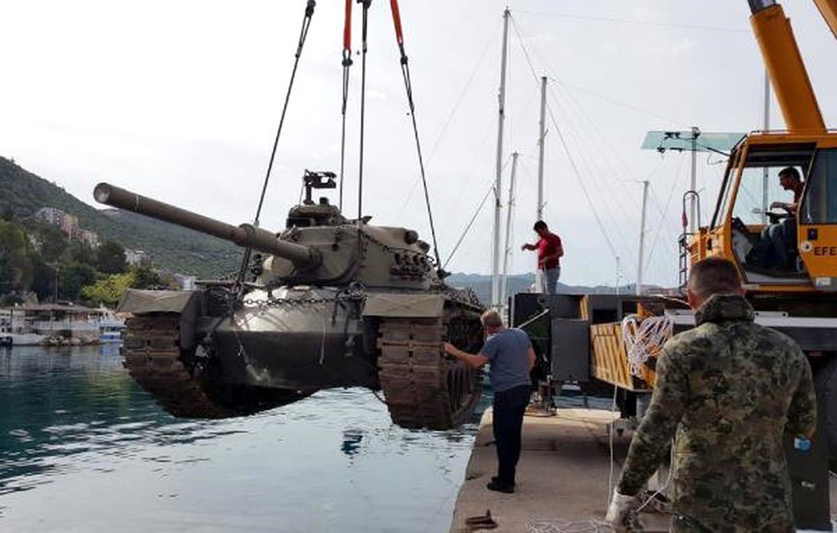 Dalış Turizmi İçin Tank Batırıldı