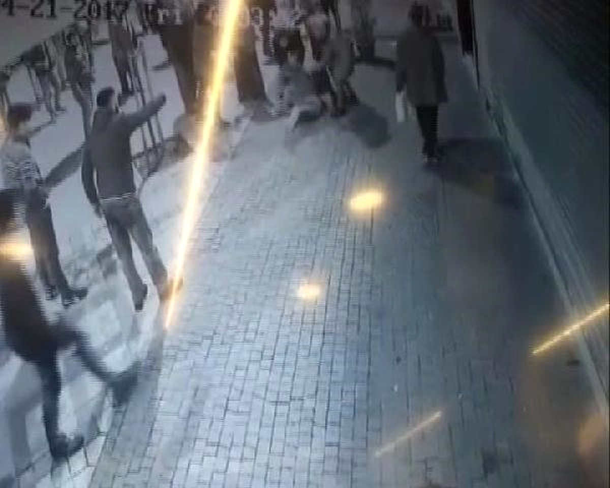 Dha İstanbul - Bağcılar\'da Kadına Sopalı Dayak Kamerada