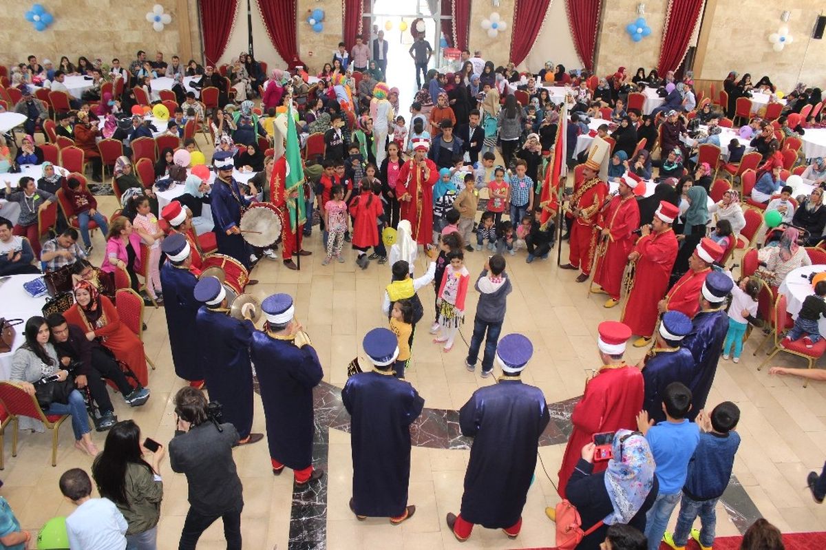 Elazığ\'da \'Yetim Gülerse Dünya Güler\' Projesi