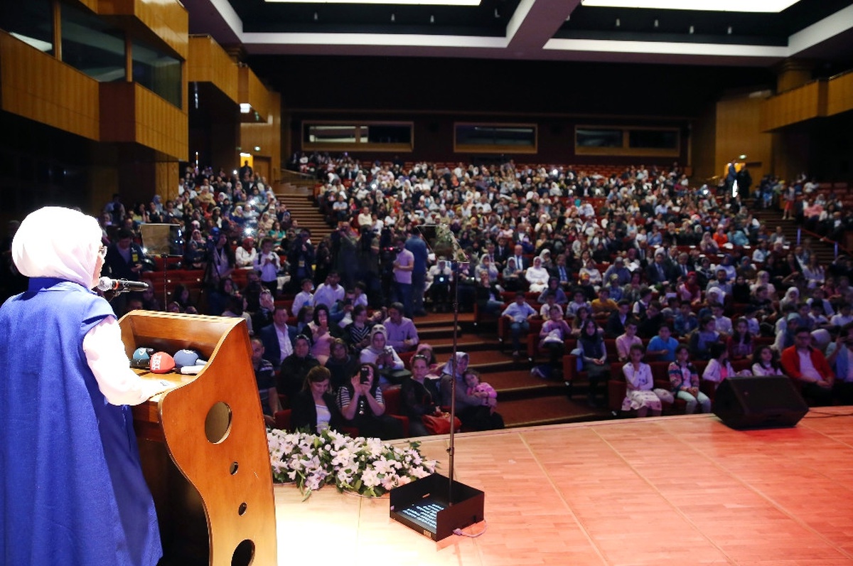 Emine Erdoğan, \'Sevgi ve Kardeşlik Korosu\'nun Konserine Katıldı