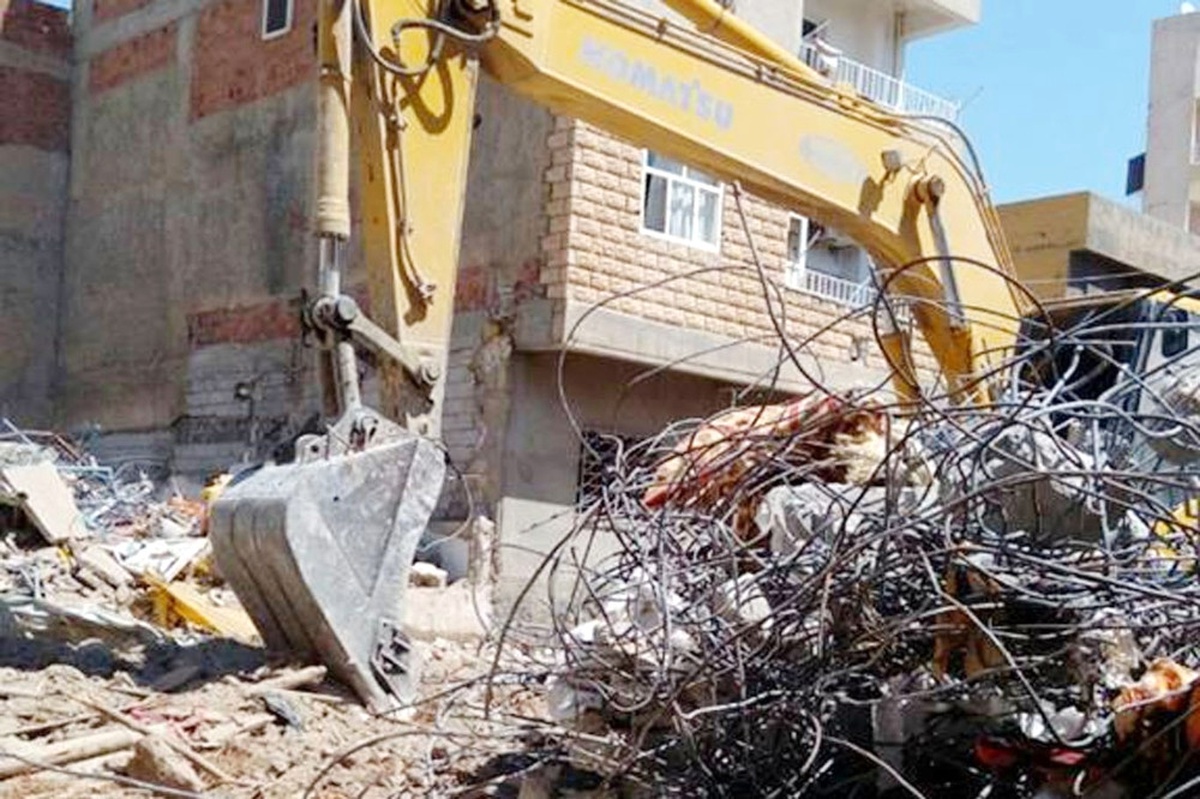 Enkaz Kaldırma Çalışmalarında Patlayıcı Bulundu