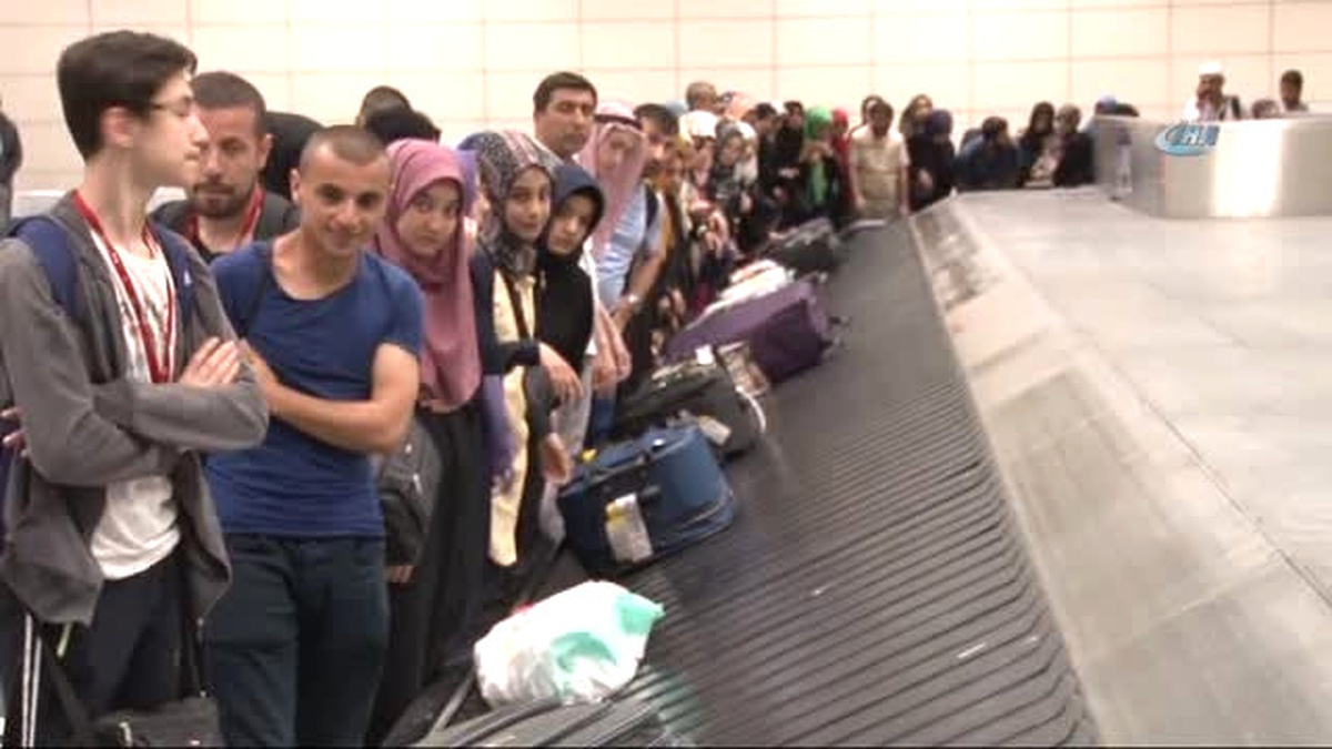 Esenyurt Belediyesi\'nin Desteğiyle Umre\'ye Giden Öğrenciler Yurda Döndü