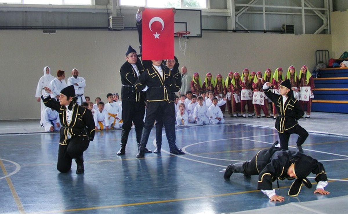 Ferizli\'de 19 Mayıs Coşkusu