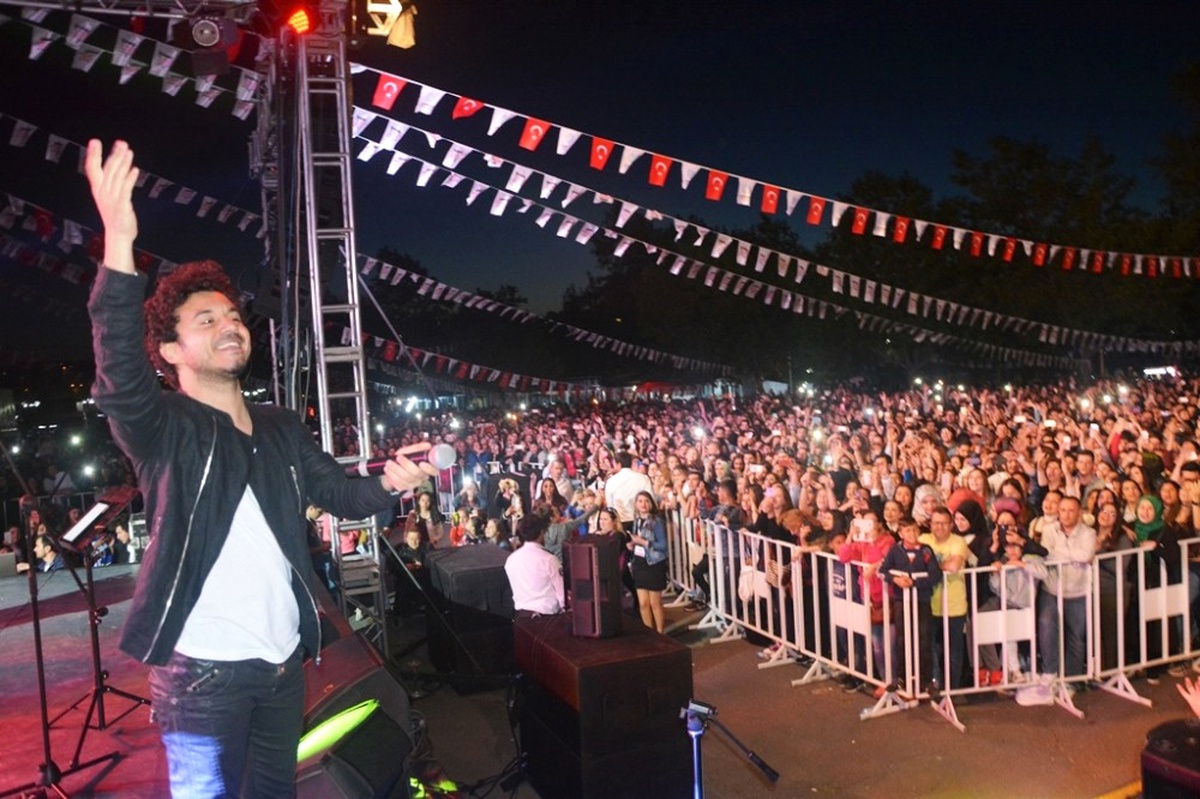 Gençlik Festivali\'nin İlk Gününde Buray Heyecanı